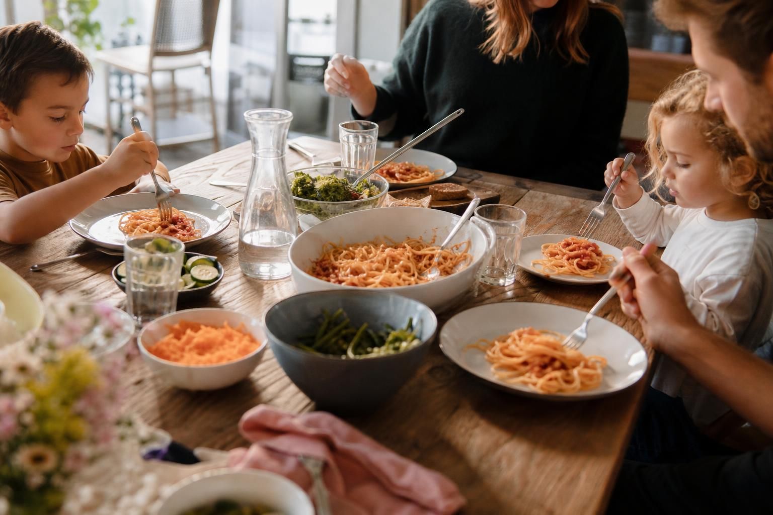 découvrez comment planifier les quantités adaptées et estimer le coût d'un menu enfants équilibré pour bien répondre à leurs besoins nutritionnels.