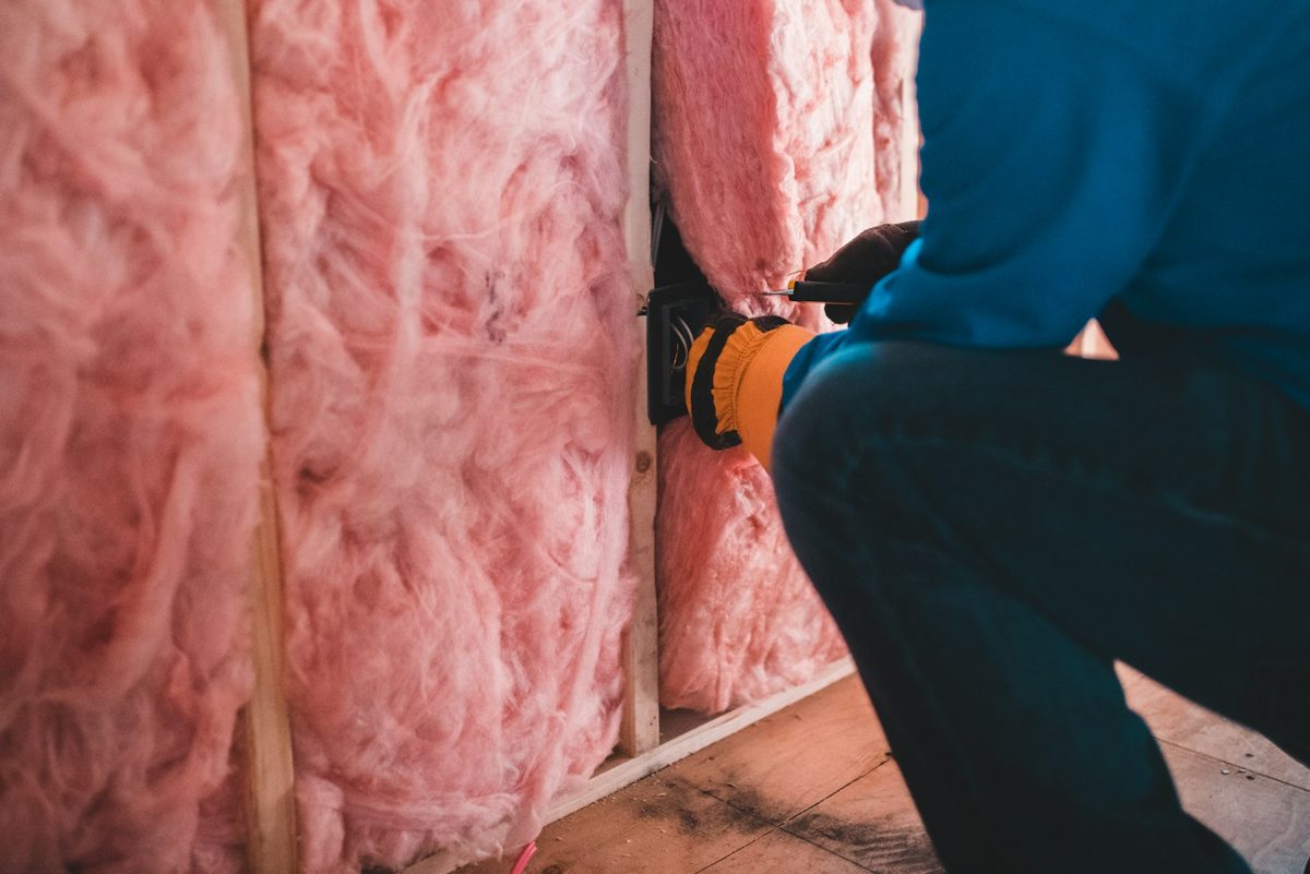 Isolation des combles d'une maison en rénovation énergétique